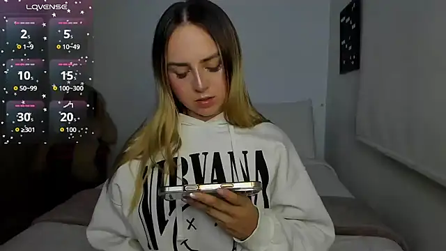 Snapshot of sophi_mooreno chatting on 02-11-26, 01:21 sophi mooreno online show from 02-11-26, 01:21