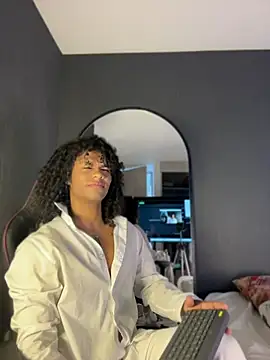 Lucas eevans online show from 04-18-26, 03:38