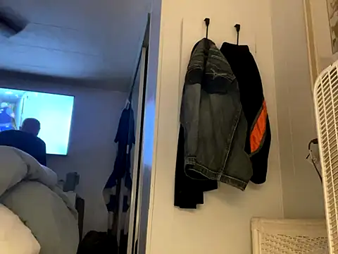 Snapshot of Dval1993 chatting on 10-23-25, 05:40 Dval1993 online show from 10-23-25, 05:40