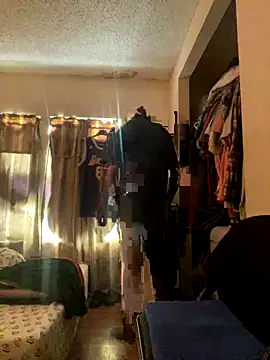 Snapshot of Dval1993 chatting on 12-17-25, 08:26 Dval1993 online show from 12-17-25, 08:26