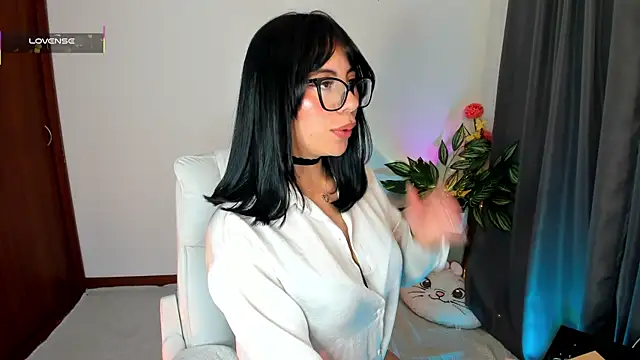 Silvanna-Moree online show from 04-09-26, 01:49