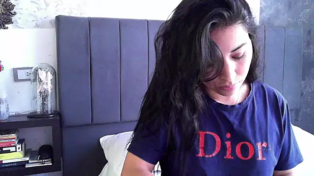Snapshot of Sweet-Angie chatting on 03-18-25, 05:21 Sweet-Angie online show from 03-18-25, 05:21
