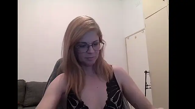 Snapshot of SavannaGirly chatting on 09-24-25, 06:50 SavannaGirly online show from 09-24-25, 06:50