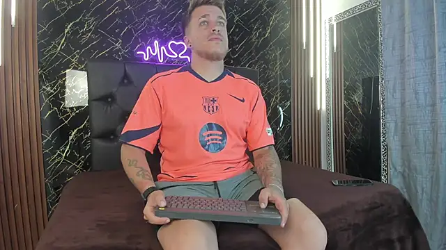 keane lee online show from 10-31-25, 01:01