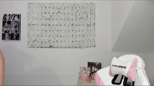 Snapshot of MacDelice chatting on 01-28-25, 09:08 MacDelice online show from 01-28-25, 09:08
