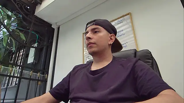 Jhoan saenz online show from 02-01-25, 04:22