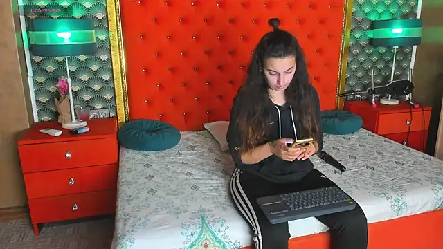 VallerieJones online show from 05-19-26, 07:58
