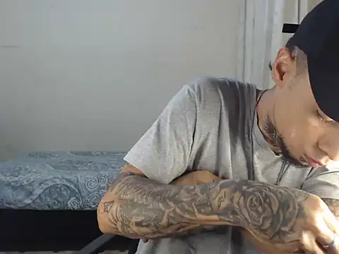 Snapshot of emiliano_hottt chatting on 01-26-25, 10:46 emiliano hottt online show from 01-26-25, 10:46
