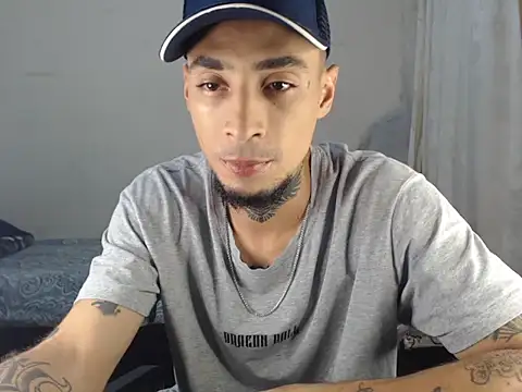 Snapshot of emiliano_hottt chatting on 03-09-25, 03:43 emiliano hottt online show from 03-09-25, 03:43