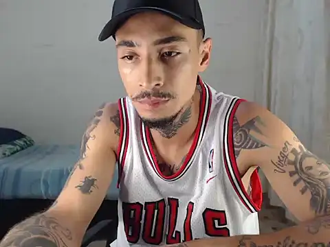 Snapshot of emiliano_hottt chatting on 09-29-25, 09:08 emiliano hottt online show from 09-29-25, 09:08