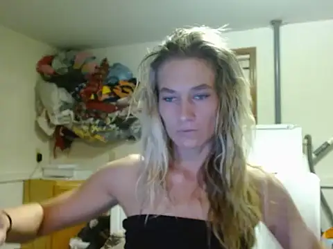 Snapshot of missymilf chatting on 10-01-25, 01:00 missymilf online show from 10-01-25, 01:00