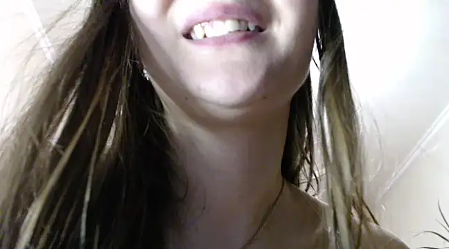 Snapshot of KiraGoldens chatting on 12-10-24, 05:00 KiraGoldens online show from 12-10-24, 05:00