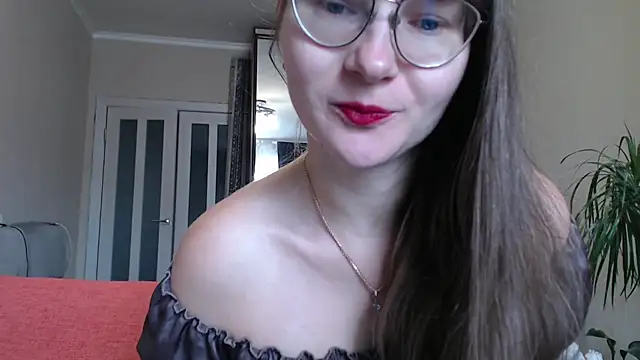 Snapshot of KiraGoldens chatting on 09-13-25, 06:13 KiraGoldens online show from 09-13-25, 06:13