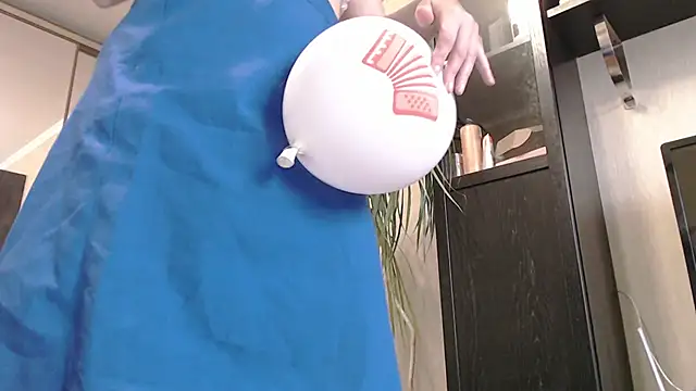 Snapshot of KiraGoldens chatting on 09-23-25, 05:54 KiraGoldens online show from 09-23-25, 05:54