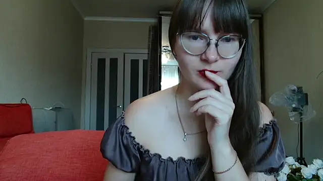 Snapshot of KiraGoldens chatting on 10-12-25, 06:45 KiraGoldens online show from 10-12-25, 06:45