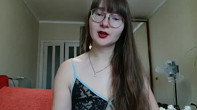 Snapshot of KiraGoldens chatting on 10-13-25, 05:29 KiraGoldens online show from 10-13-25, 05:29