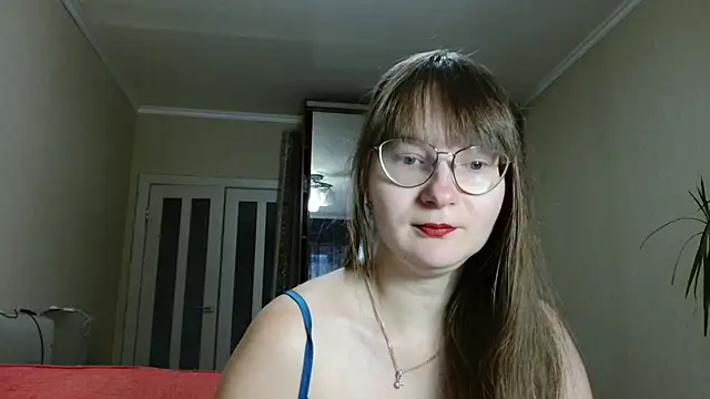 Snapshot of KiraGoldens chatting on 10-15-25, 05:51 KiraGoldens online show from 10-15-25, 05:51