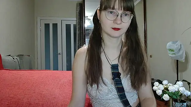 Snapshot of KiraGoldens chatting on 10-17-25, 05:54 KiraGoldens online show from 10-17-25, 05:54