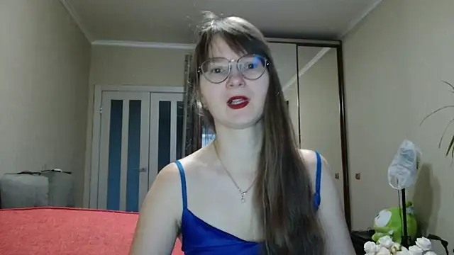 Snapshot of KiraGoldens chatting on 10-26-25, 05:35 KiraGoldens online show from 10-26-25, 05:35