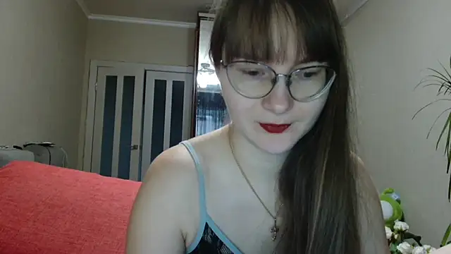 Snapshot of KiraGoldens chatting on 12-17-25, 06:30 KiraGoldens online show from 12-17-25, 06:30