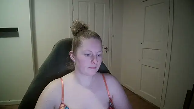 Girlnina-1995 online show from 01-22-25, 04:02