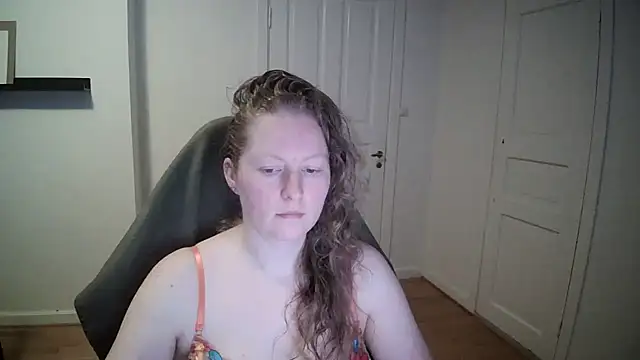 Girlnina-1995 online show from 03-19-25, 09:17