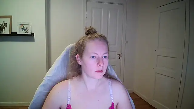 Girlnina-1995 online show from 10-13-25, 07:08