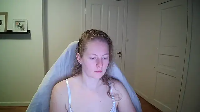 Girlnina-1995 online show from 10-30-25, 09:33