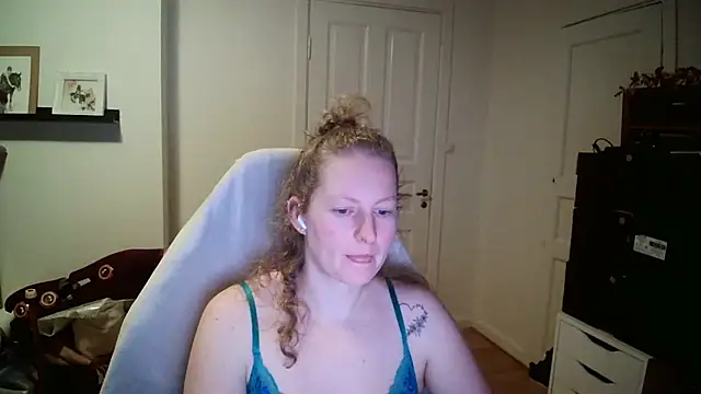 Girlnina-1995 online show from 02-02-26, 09:35