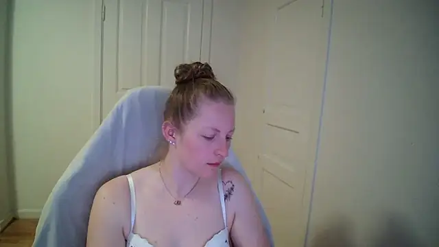 Girlnina-1995 online show from 04-01-26, 01:52