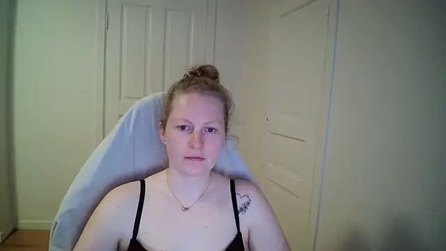 Girlnina-1995 online show from 04-16-26, 02:29