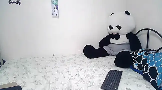 Snapshot of rihanna22 chatting on 02-20-25, 04:18 rihanna22 online show from 02-20-25, 04:18