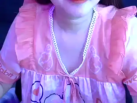 Snapshot of Bee_2k chatting on 11-07-25, 04:45 Bee 2k online show from 11-07-25, 04:45