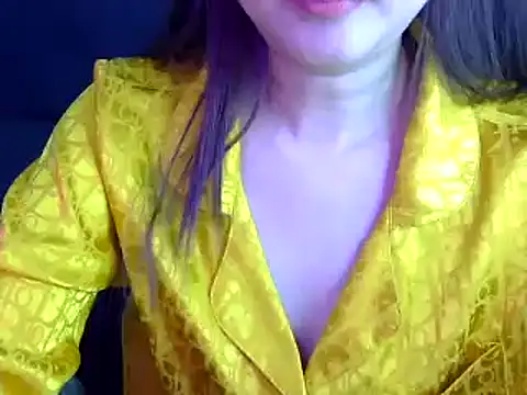 Snapshot of Bee_2k chatting on 11-15-25, 04:54 Bee 2k online show from 11-15-25, 04:54