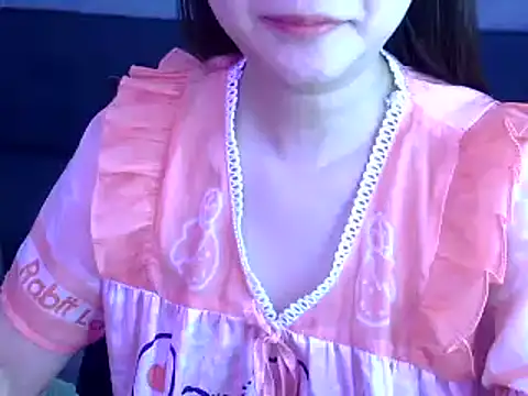 Snapshot of Bee_2k chatting on 11-17-25, 05:02 Bee 2k online show from 11-17-25, 05:02