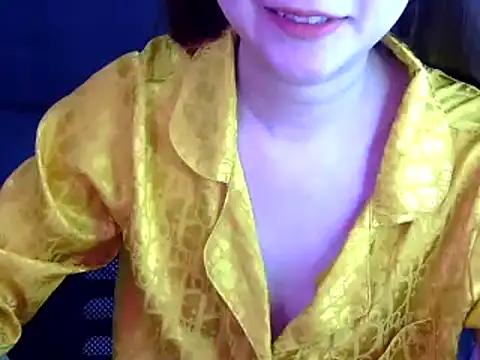 Snapshot of Bee_2k chatting on 11-29-25, 04:59 Bee 2k online show from 11-29-25, 04:59