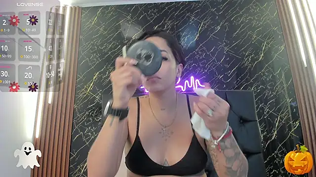 Snapshot of Tamara-evans chatting on 10-31-25, 07:26 Tamara-evans online show from 10-31-25, 07:26