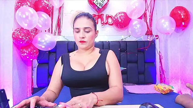 Snapshot of _carolina_fox chatting on 02-13-25, 03:07 carolina fox online show from 02-13-25, 03:07