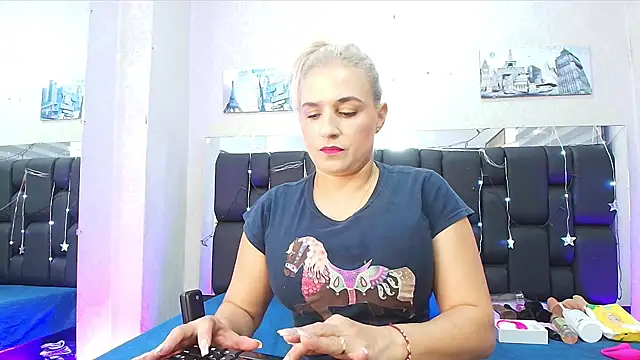 Snapshot of _carolina_fox chatting on 03-20-25, 03:02 carolina fox online show from 03-20-25, 03:02