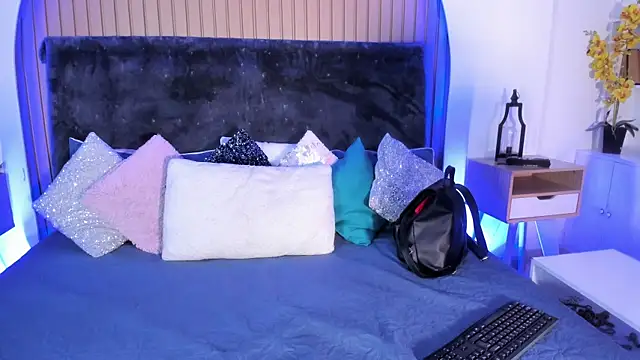 Karlagonzales  online show from 04-17-26, 08:56