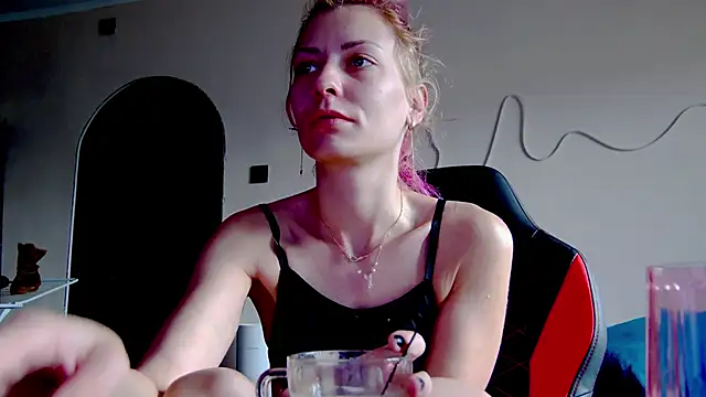 karo123421 online show from 11-18-25, 08:41