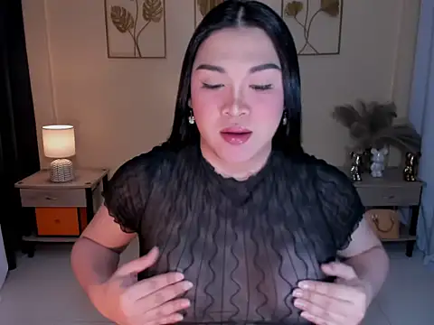 MaxeneCullens online show from 12-20-25, 05:25