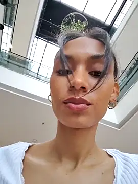 Leaberry online show from 10-10-25, 07:46