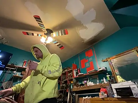 Snapshot of charactrzero chatting on 12-22-24, 05:56 charactrzero online show from 12-22-24, 05:56