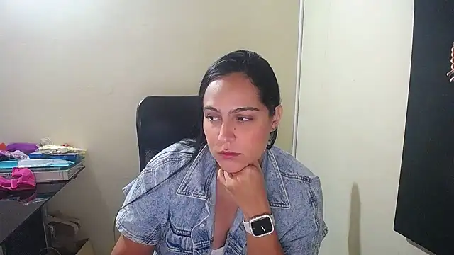 Snapshot of kendall_52 chatting on 12-20-24, 01:43 kendall 52 online show from 12-20-24, 01:43