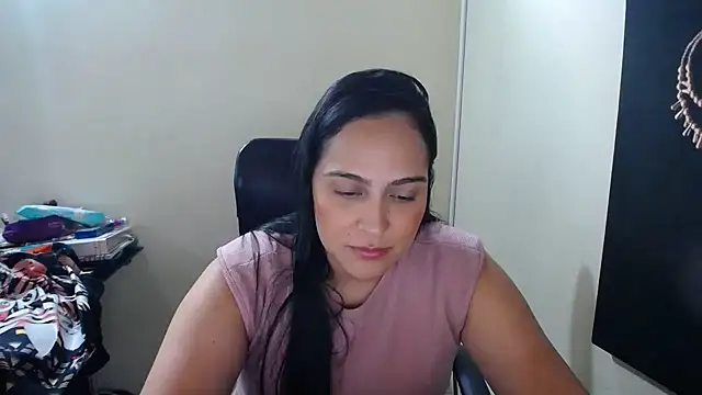 Snapshot of kendall_52 chatting on 02-01-25, 02:13 kendall 52 online show from 02-01-25, 02:13
