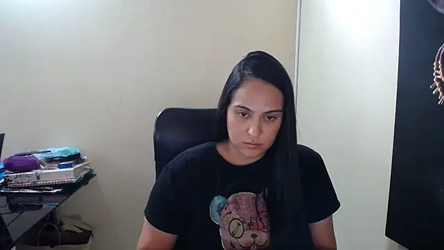 Snapshot of kendall_52 chatting on 02-06-25, 02:15 kendall 52 online show from 02-06-25, 02:15