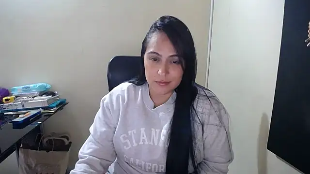 Snapshot of kendall_52 chatting on 02-14-25, 01:51 kendall 52 online show from 02-14-25, 01:51