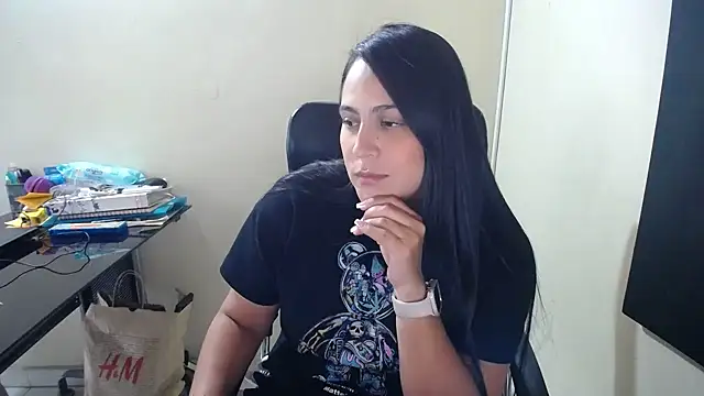 Snapshot of kendall_52 chatting on 02-18-25, 06:15 kendall 52 online show from 02-18-25, 06:15