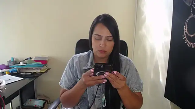 Snapshot of kendall_52 chatting on 09-27-25, 02:44 kendall 52 online show from 09-27-25, 02:44